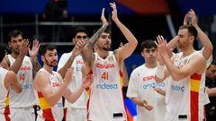Spain's players thank their supporters after defeat during the FIBA Basketball World Cup group L match between Latvia and Spain at the Indonesia Arena in Jakarta on September 1, 2023.
