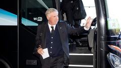 Ancelotti, a su llegada al hotel en Helsinki.