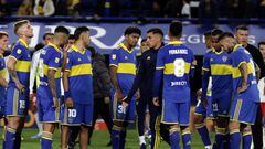 Boca Juniors' footballers react after losing 1-0 against Estudiantes during the Argentine Professional Football League Tournament 2023 match between Boca Juniors and Estudiantes at La Bombonera stadium in Buenos Aires, on April 15, 2023. (Photo by ALEJANDRO PAGNI / AFP)