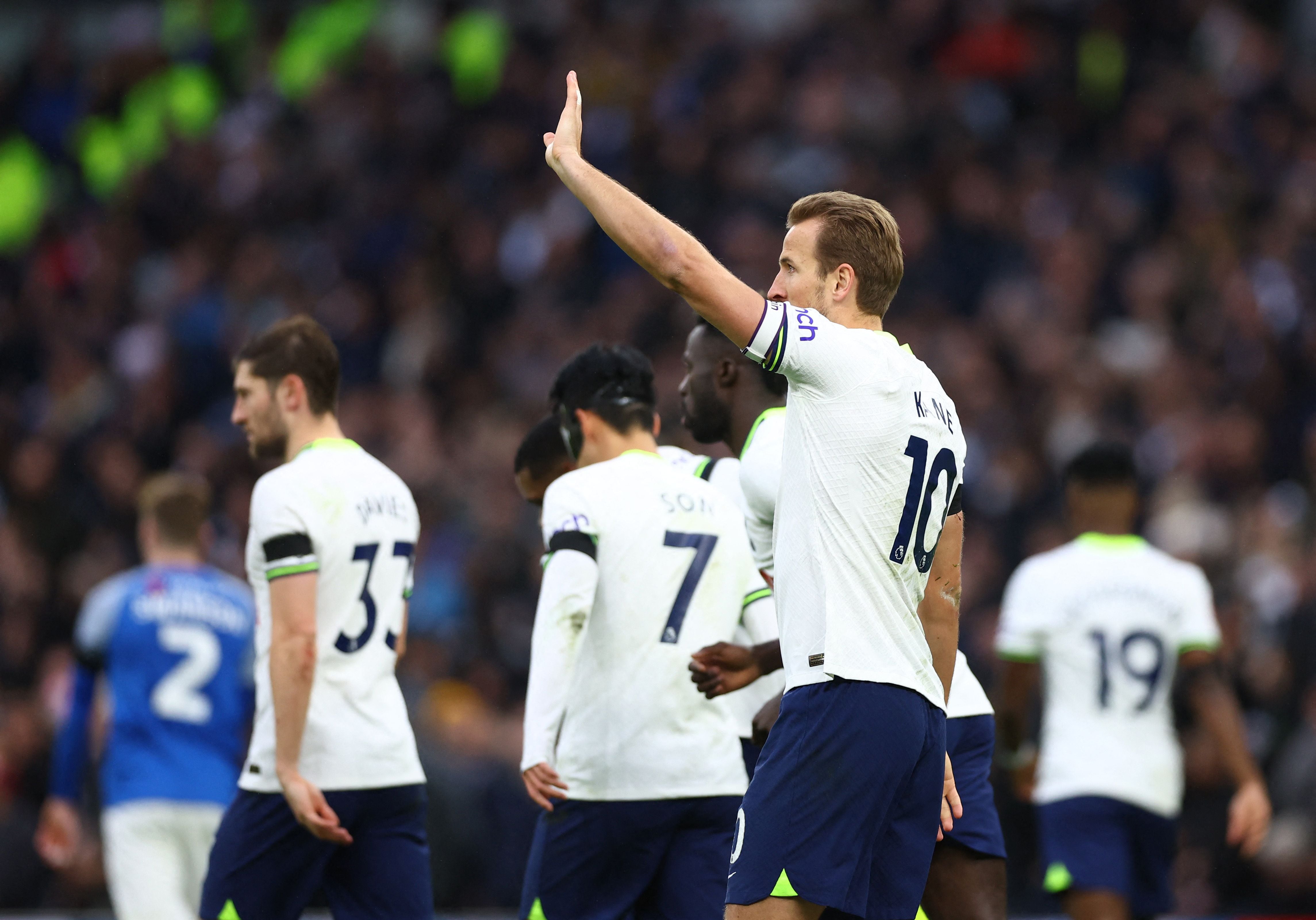Harry Kane, jugador del Tottenham, celebra un gol.