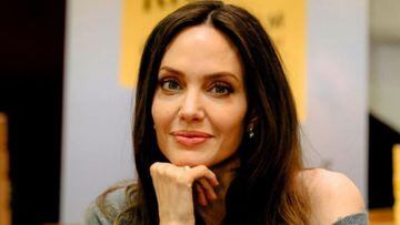 Angelina Jolie posa con sus hijos en el estreno de 'Eternals' y todos se fijan en lo que lleva en la cara