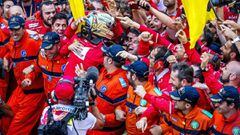 Monte Carlo (Monaco), 28/05/2017.- German Formula One driver Sebastian Vettel (C-L) of Scuderia Ferrari celebrates with team members after winning the Monaco Formula One Grand Prix at the Monte Carlo circuit in Monaco, 28 May 2017. (F&oacute;rmula Uno) EFE/EPA/SRDJAN SUKI