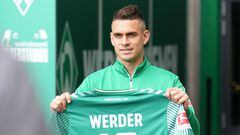 Rafael Santos Borré fue presentado oficialmente como nuevo jugador de Werder Bremen.