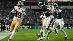 PHILADELPHIA, PENNSYLVANIA - DECEMBER 03: Deebo Samuel #19 of the San Francisco 49ers scores a touchdown during the third quarter in the game against the Philadelphia Eagles at Lincoln Financial Field on December 03, 2023 in Philadelphia, Pennsylvania.   Mitchell Leff/Getty Images/AFP (Photo by Mitchell Leff / GETTY IMAGES NORTH AMERICA / Getty Images via AFP)