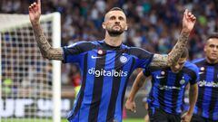 Milan (Italy), 10/09/2022.- Inter's Marcelo Brozovic celebrates after scoring the 1-0 lead during the Italian Serie A soccer match between Inter Milan and Torino FC in Milan, Italy, 10 September 2022. (Italia) EFE/EPA/Roberto Bregani
