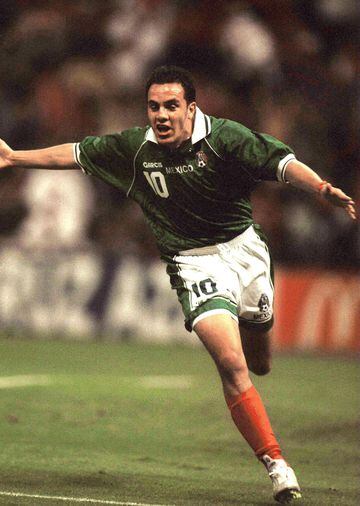 Uno de los jugadores mexicanos más destacados, jugó en casa en el Azteca mientras vistió los colores del América en tres etapas distintas. Guió a la Selección Mexicana al título de la Copa Confederaciones 1999 en el mismo estadio.