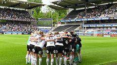 Corrillo de las jugadoras del Rosenborg femenino.