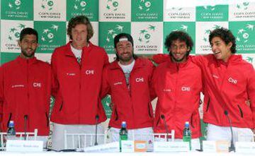 La foto oficial del equipo chileno. De izquierda a derecha: Podlipnik, Jarry, Massú, Lama y Garín.