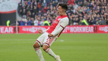 10 November 2019, Netherlands, Amsterdam: Ajax&#039;s Lisandro Martinez celebrates scoring his side&#039;s third goal during Netherlands Eredivisie league soccer match between AFC Ajax and Utrecht FC, at Johan Cruijff ArenA. Photo: Federico Guerra Maranesi/ZUMA Wire/dpa   10/11/2019 ONLY FOR USE IN SPAIN