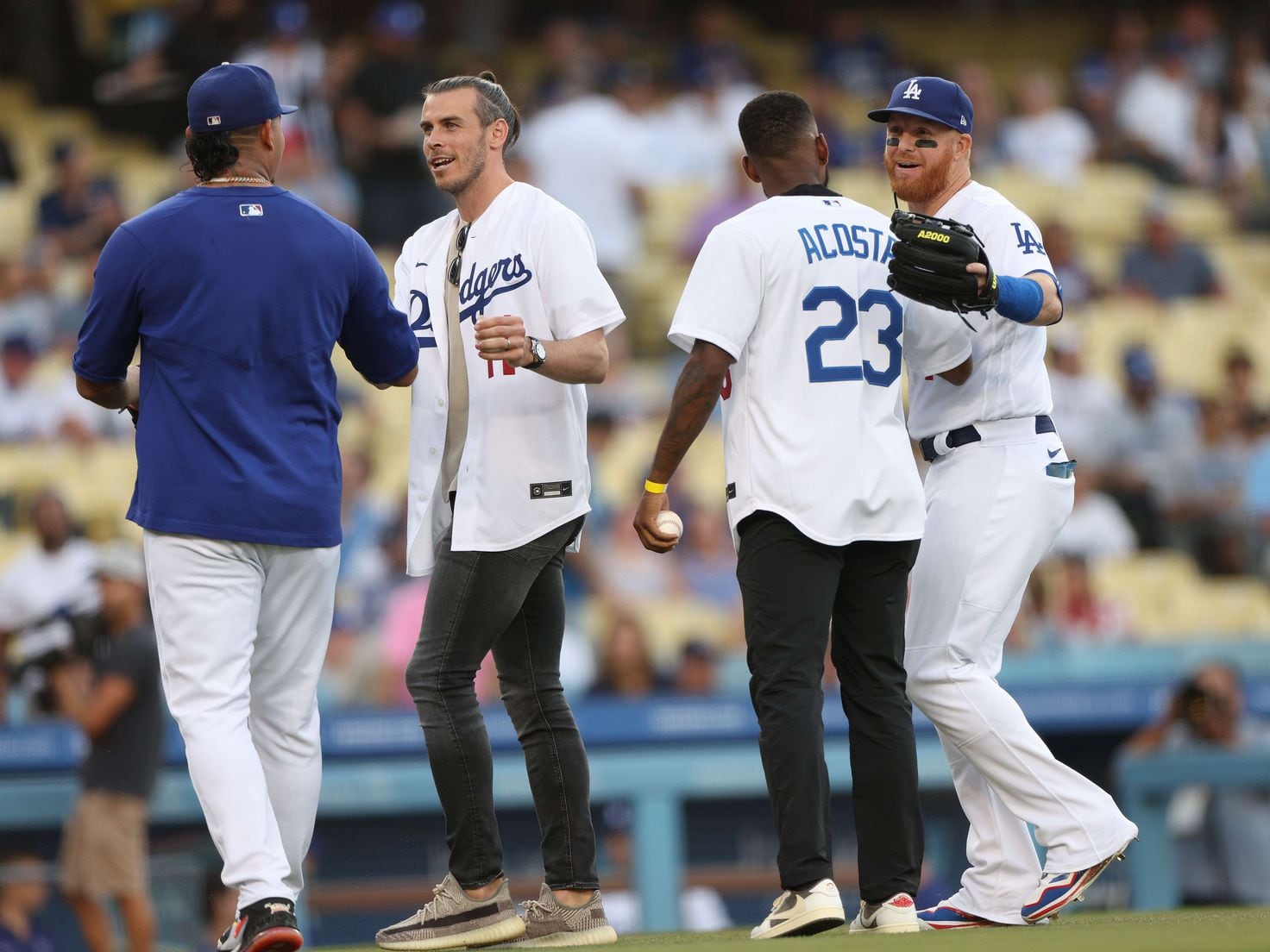 LAFC's Carlos Vela throws out first pitch at LA Dodgers game