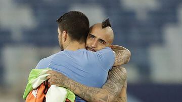 Vidal a Suárez: “Me pegaste la patada y yo la metí”