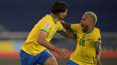 Paqueta celebra con Neymar el gol de la victoria de Brasil contra Chile.