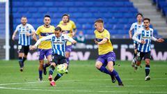 BARCELONA, SPAIN - DECEMBER 20: Raul de Tomas of RCD Espanyol scores the opening goal during the LaLiga SmartBank match between RCD Espanyol and UD Almeria at RCDE Stadium on December 20, 2020 in Barcelona, Spain. Sporting stadiums around Spain remain und