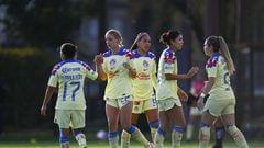 Jugadoras del América Femenil festejan un gol en las instalaciones de Coapa.