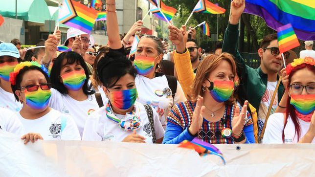 Funcionarios y políticos celebran Marcha LGBT en la CDMX