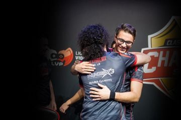 Jer0m (r) celebrates with his teammate