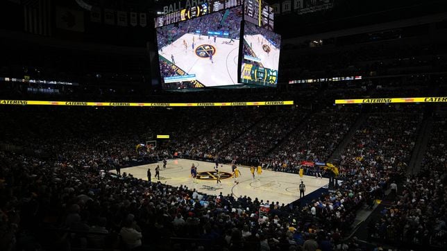 What is the altitude of the Denver Nuggets arena? Does it give them an advantage?