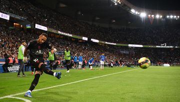In Paris Saint-Germain&acute;s 2-0 defeat over Montpellier, Neymar shows off his ball-skills with an impressive first-touch as PSG remains undefeated in Ligue 1.