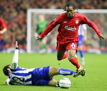 Vistió los colores del Liverpool desde 2003 hasta 2006.