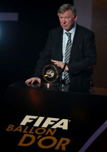 9 de enero de 2012. El entrenador del Manchester United Sir Alex Ferguson después de recibir el Premio FIFA durante la ceremonia del Balón de Oro.