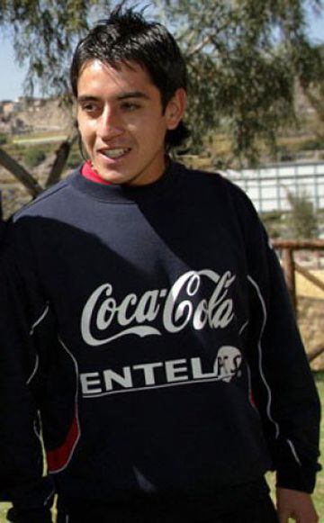 Gracias a su buen rendimiento en Cobreloa, Jonathan Cisternas fue convocado por Juvenal Olmos en Perú 2004. Sólo jugó ante Brasil (titular).