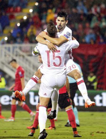 B2-585. Shkoder (Albania), 09/10/2016.- Spain's Nolito (R) celebrates with his teammate Sergio Ramos (L) after scoring the 2-0 lead during the FIFA World Cup 2018 qualifying group G soccer match between Albania and Spain in Shkoder, Albania, 09 October 20