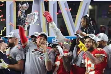 En el Super Bowl LIV, Patrick Mahomes lideró a los Kansas City Chiefs para derrotar a San Francisco 49ers.