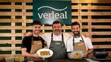 Nacho Vidal y Rub&eacute;n Garc&iacute;a junto al chef Ander Gonz&aacute;lez.