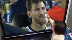 El montaje donde la niña seca las lágrimas de Messi.