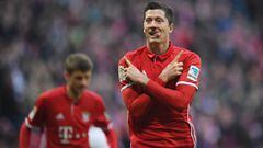 MUNICH, GERMANY - DECEMBER 10:  Robert Lewandowski of Muenchen celebrates his team&#039;s second goal during the Bundesliga match between Bayern Muenchen and VfL Wolfsburg at Allianz Arena on December 10, 2016 in Munich, Germany.  (Photo by Matthias Hangst/Bongarts/Getty Images)
