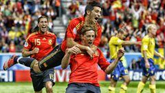 Spain&#039;s Fernando Torres (front) celebrates his goal with team mates Sergio Ramos (L) and David Villa during their Group D Euro 2008 soccer match against Sweden at the Tivoli Neu stadium in Innsbruck, in this June 14, 2008 file photo.  (RNPS EURO 2008