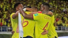Jugadores de Colombia celebran la ventaja 3-0 durante un partido de las eliminatorias sudamericanas para el Mundial de Catar 2022 entre Colombia y Bolivia.