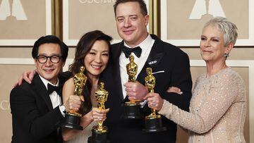 Best Supporting Actress Jamie Lee Curtis pulls Best Actor Brendan Fraser across the stage as they gather with Best Supporting Actor Ke Huy Quan and Best Actress Michelle Yeoh to pose with their Oscars in the photo room at the 95th Academy Awards in Hollywood, Los Angeles, California, U.S., March 12, 2023. REUTERS/Mike Blake