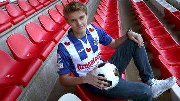 Norwegian Martin Odegaard poses during his  press presentation as SC Heerenveen&#039;s new player on January 10, 2017 in Heerenveen. The Frisian club rents the eighteen year old Norwegian for one and a half years of Real Madrid.  / AFP PHOTO / ANP / Catr