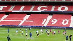 Las jugadoras del Atlético entrenan en el Metropolitano en la semana del partido ante el Barcelona en el estadio rojiblanco.