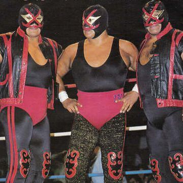 Villano IV y Villano V, indirectamente, formaron parte de WWE al trabajar para la WCW en 1996. La empresa fue comprara en 2001 por la WWE, que se llevó consigo la historia y registros de la WCW.