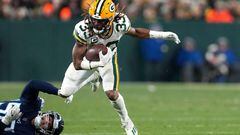 GREEN BAY, WISCONSIN - NOVEMBER 17: Aaron Jones #33 of the Green Bay Packers runs with the ball against the Tennessee Titans during the third quarter in the game at Lambeau Field on November 17, 2022 in Green Bay, Wisconsin.   Patrick McDermott/Getty Images/AFP (Photo by Patrick McDermott / GETTY IMAGES NORTH AMERICA / Getty Images via AFP)