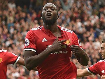 Manchester United&#039;s Belgian striker Romelu Lukaku celebrates scoring the opening goal during the English Premier League football match between Manchester United and West Ham United at Old Trafford in Manchester, north west England, on August 13, 2017