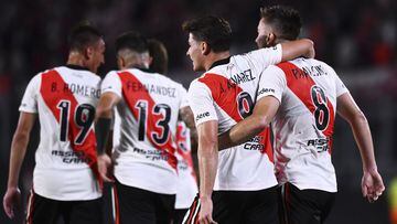 BUENOS AIRES, ARGENTINA - NOVEMBER 25: Agustin Palavecino of River Plate (R) celebrates with teammate Julian Alvarez after scoring the first goal of his team during a match between River Plate and Racing Club as part of Torneo Liga Profesional 2021 at Estadio Monumental Antonio Vespucio Liberti on November 25, 2021 in Buenos Aires, Argentina. (Photo by Rodrigo Valle/Getty Images)