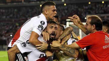 Nueva victoria de River Plate para asaltar el liderato del grupo. Pratto abri&oacute; el marcador y Mart&iacute;nez sentenci&oacute; con una genialidad. Armani encaj&oacute;.