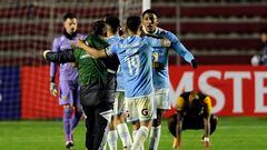 Players of Sporting Cristal celebrate at the end of the Copa Libertadores group stage second leg football match between Bolivia's The Strongest and Peru's Sporting Cristal at the Hernando Siles stadium in La Paz, on June 7, 2023. (Photo by JORGE BERNAL / AFP)