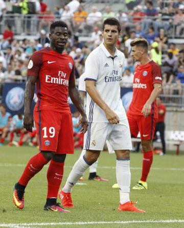 Morata (right) and PSG's Serge Aurier.