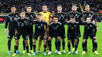 DORTMUND, GERMANY - OCTOBER 09: Argentina line up prior to the International Friendly between Germany and Argentina at Signal Iduna Park on October 09, 2019 in Dortmund, Germany. (Photo by Dean Mouhtaropoulos/Bongarts/Getty Images)