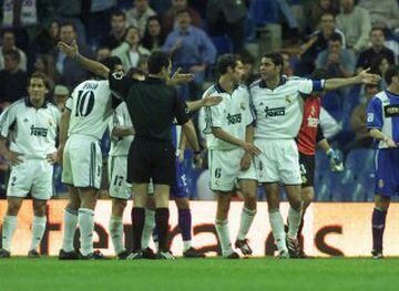 Fernando Hierro (14 reds) 
Feisty challenges were too tempting to turn down for Real Madrid's former captain and current boss at Real Oviedo.