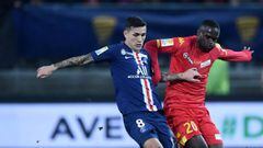 Paris Saint-Germain&#039;s Argentine midfielder Leandro Paredes (L) vies with Le Mans&#039; Congolese forward Bevic Moussiti-Oko (R) during the French League Cup round of sixteen football match between Le Mans FC and Paris Saint-Germain (PSG), on December