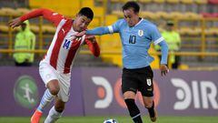 BOGOTA, COLOMBIA - FEBRUARY 09: Franco Gonzalez of fights for the ball with Nelson Gauto of Paraguay during a South American U20 Championship match between Uruguay and Paraguay at Estadio Metropolitano de Techo on February 09, 2023 in Bogota, Colombia. (Photo by Guillermo Legaria Schweizer/Getty Images)