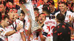 21 de agosto de 2020 en Colonia, Alemania. Jesús Navas y todos los sevillistas levantan el trofeo que les acredita como campeones de la Europa League 2020.