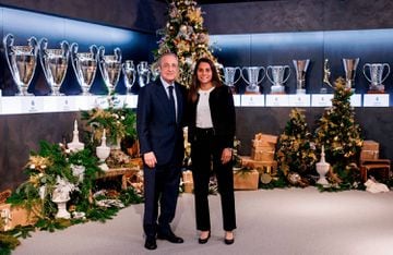 Florentino Pérez y Kenti Robles, capitana y defensa en la sección femenina del Real Madrid Club de Fútbol 