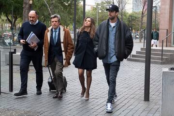 La cantante y el deportista han llegado al Juzgado de Primera Instancia y de Familia número 18 de Barcelona para llegar a un acuerdo por la custodia de sus hijos.