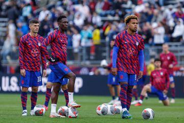USA players #8 Weston McKennie, #10 Christian Pulisic and #20 Folarin Balogun warm up before the international friendly match between Germany and USA at Pratt & Whitney Stadium, in East Hartford, Connecticut. on October 14, 2023. (Photo by EDUARDO MUNOZ / AFP)